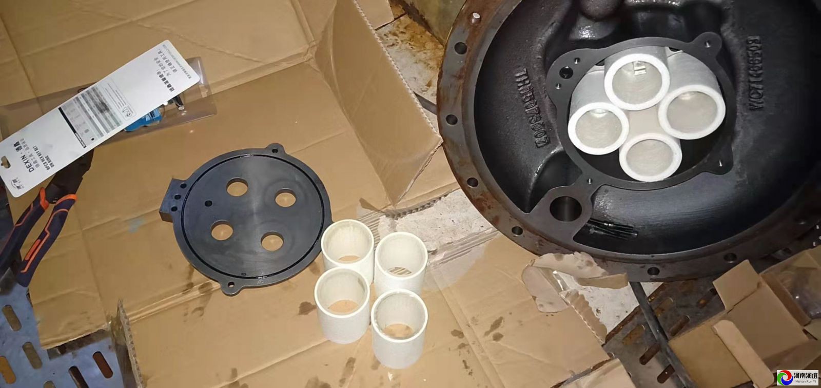 河南鄭州高新區(qū)麥克維爾離心機組進水維修